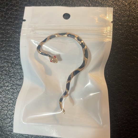 🐍 Slithering Snake Earring Ear Cuff - Picture 5 of 5